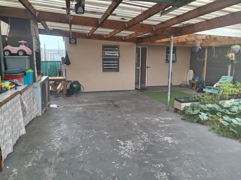 3 Bedroom Property for Sale in Pelikan Park Western Cape